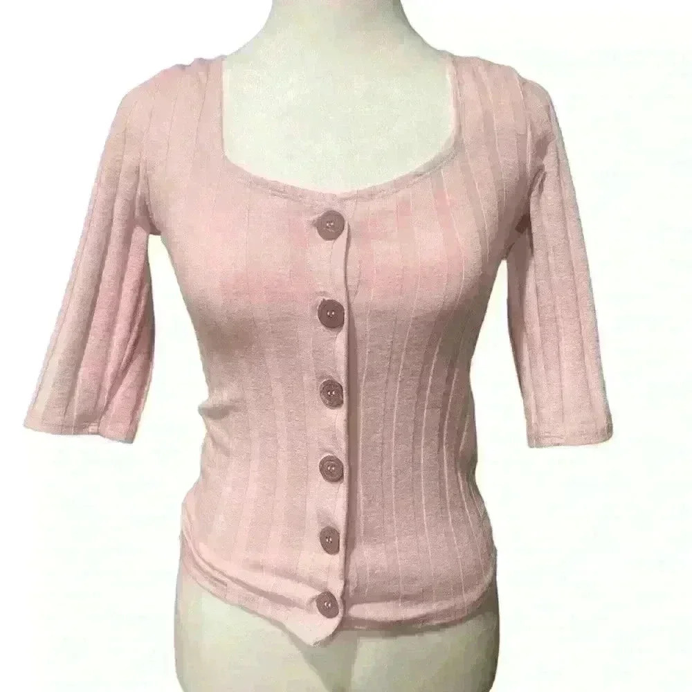 Like new. No stains, clean condition. Pink blouse.